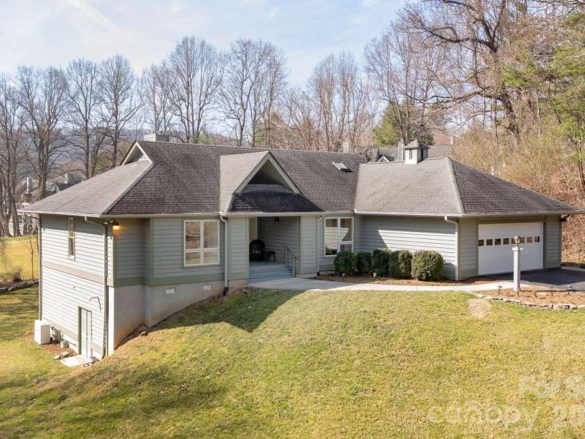 132 Broadmoor Drive, Flat Rock, NC 28731.  MLS# CAR4350035, YatesRealty ID 15377. 