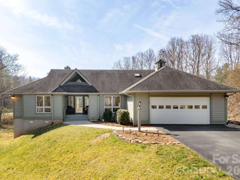 132 Broadmoor Drive, Flat Rock, NC 28731.  MLS# CAR4350035, YatesRealty ID 15377. 