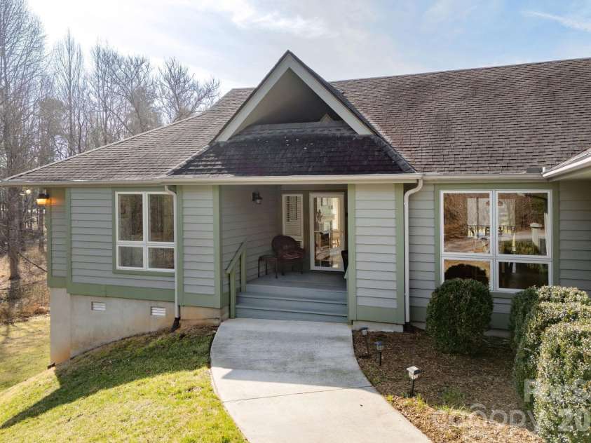 132 Broadmoor Drive, Flat Rock, NC 28731.  MLS# CAR4350035, YatesRealty ID 15377. 