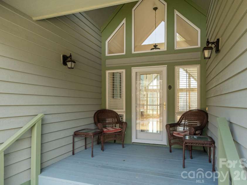 132 Broadmoor Drive, Flat Rock, NC 28731.  MLS# CAR4350035, YatesRealty ID 15377. 