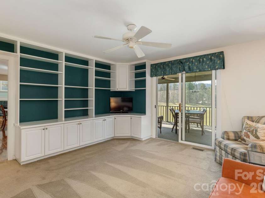 132 Broadmoor Drive, Flat Rock, NC 28731.  MLS# CAR4350035, YatesRealty ID 15377. 