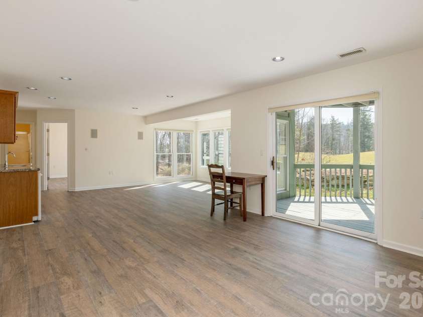 132 Broadmoor Drive, Flat Rock, NC 28731.  MLS# CAR4350035, YatesRealty ID 15377. 