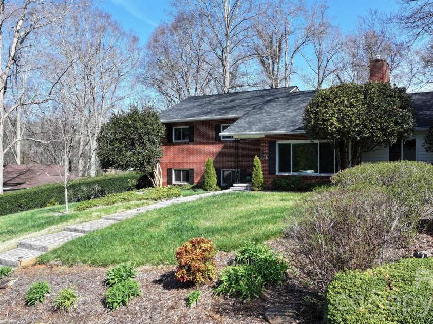 142 Pearson Drive, Morganton, NC 28655.  MLS# CAR4350463, YatesRealty ID 15380. 