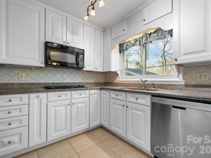 142 Pearson Drive, Morganton, NC 28655.  MLS# CAR4350463, YatesRealty ID 15380. 