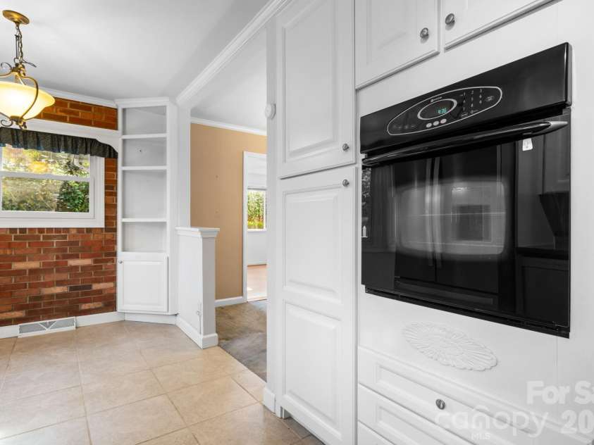 142 Pearson Drive, Morganton, NC 28655.  MLS# CAR4350463, YatesRealty ID 15380. 