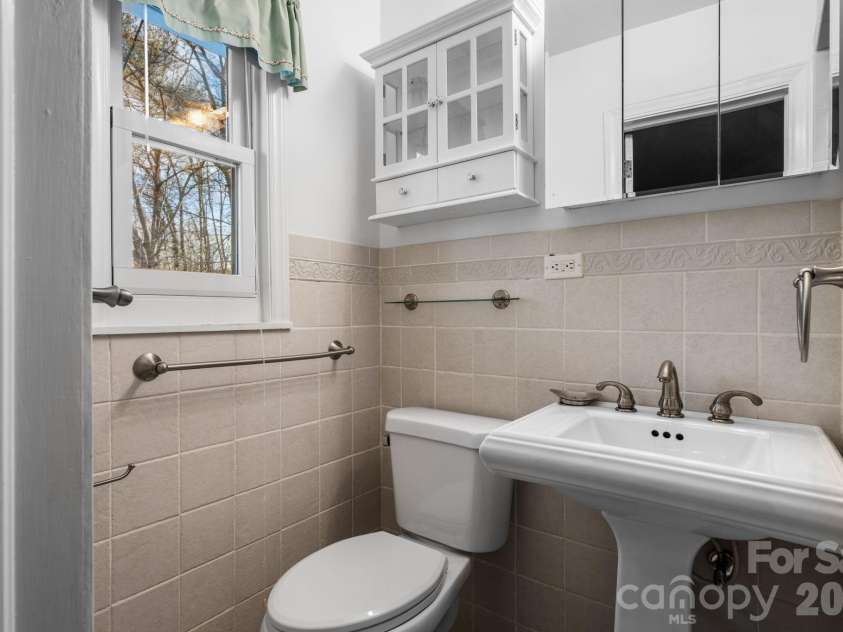 142 Pearson Drive, Morganton, NC 28655.  MLS# CAR4350463, YatesRealty ID 15380. 