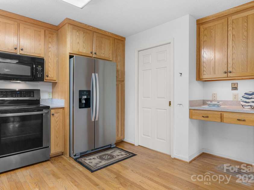 2066 Waterford Way, Morganton, NC 28655.  MLS# CAR4280791, YatesRealty ID 15380. 