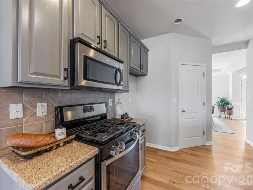 13915 Holly Stream Drive, Huntersville, NC 28078.  MLS# CAR4358247, YatesRealty ID 15381. 