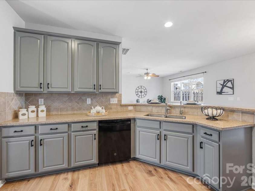 13915 Holly Stream Drive, Huntersville, NC 28078.  MLS# CAR4358247, YatesRealty ID 15381. 