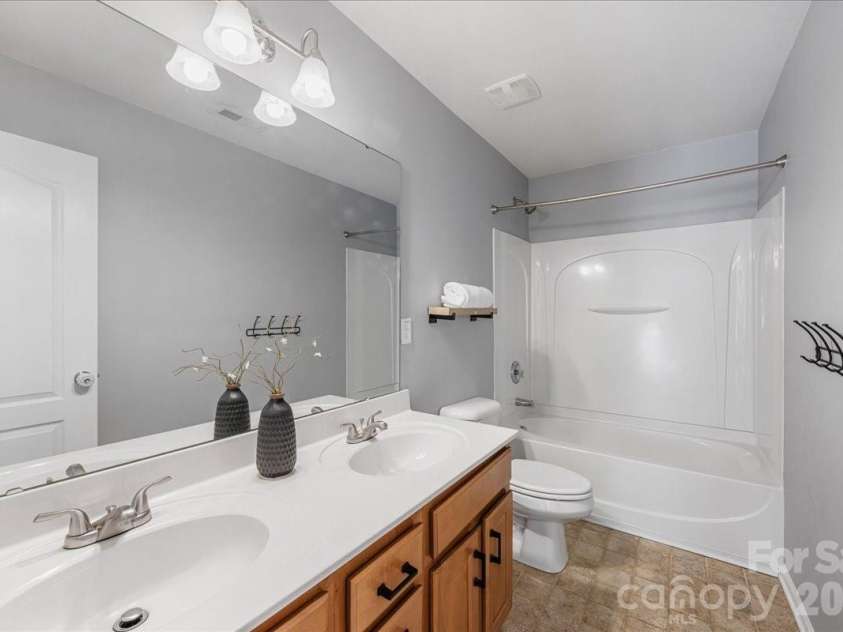 13915 Holly Stream Drive, Huntersville, NC 28078.  MLS# CAR4358247, YatesRealty ID 15381. 