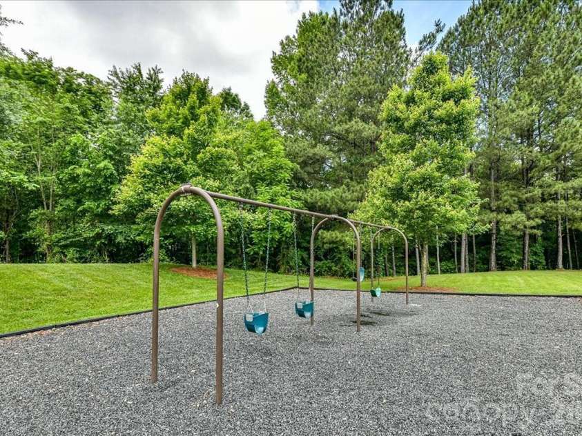 13915 Holly Stream Drive, Huntersville, NC 28078.  MLS# CAR4358247, YatesRealty ID 15381. 