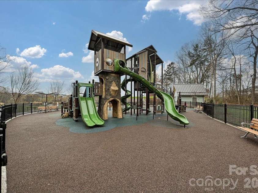 13915 Holly Stream Drive, Huntersville, NC 28078.  MLS# CAR4358247, YatesRealty ID 15381. 
