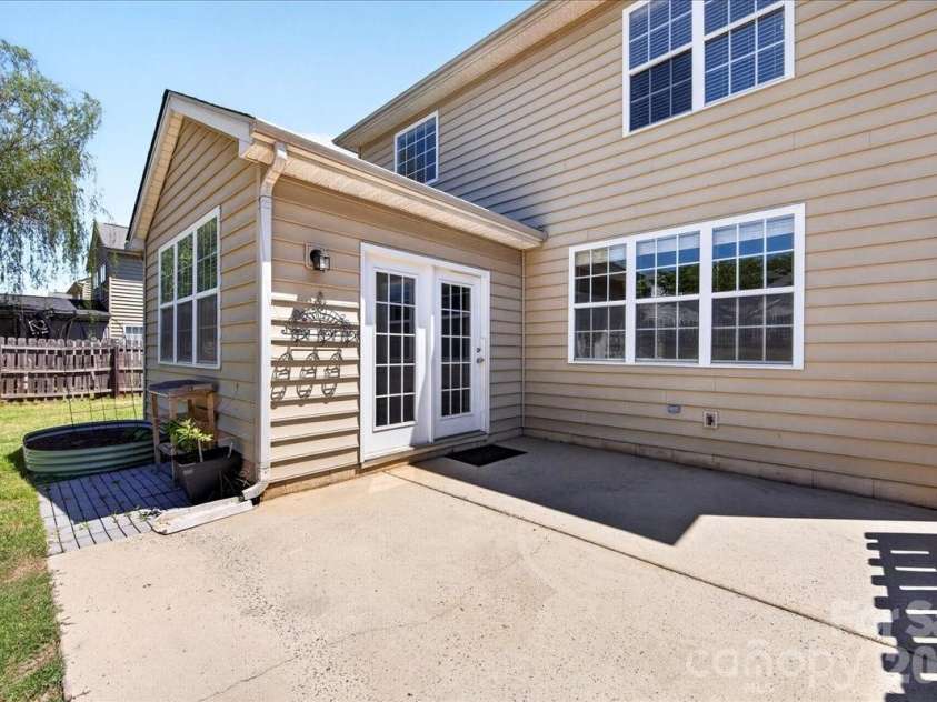 13915 Holly Stream Drive, Huntersville, NC 28078.  MLS# CAR4358247, YatesRealty ID 15381. 