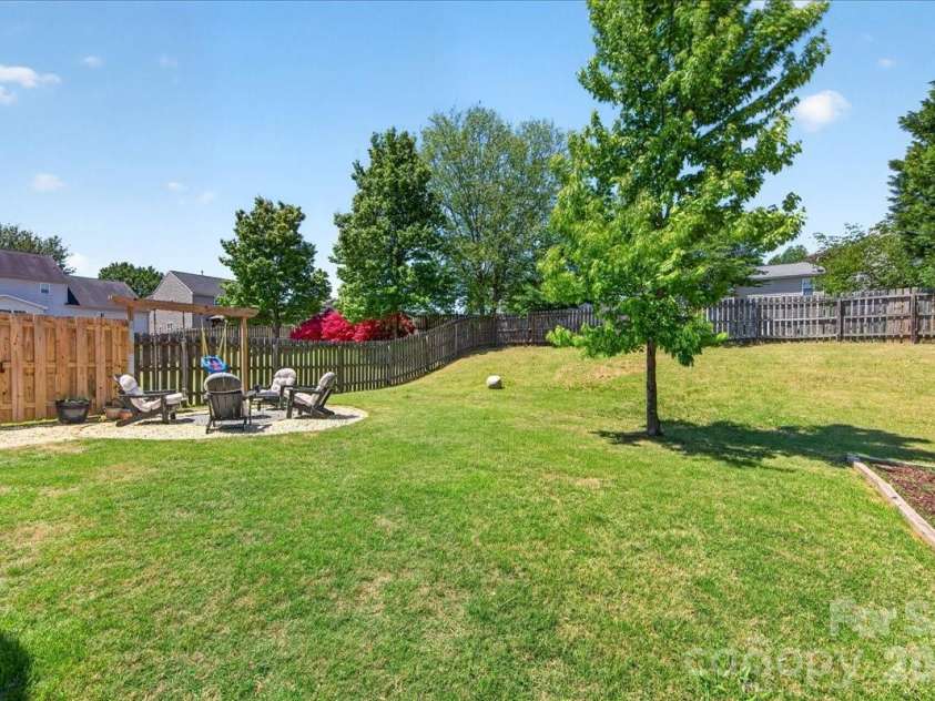 13915 Holly Stream Drive, Huntersville, NC 28078.  MLS# CAR4358247, YatesRealty ID 15381. 