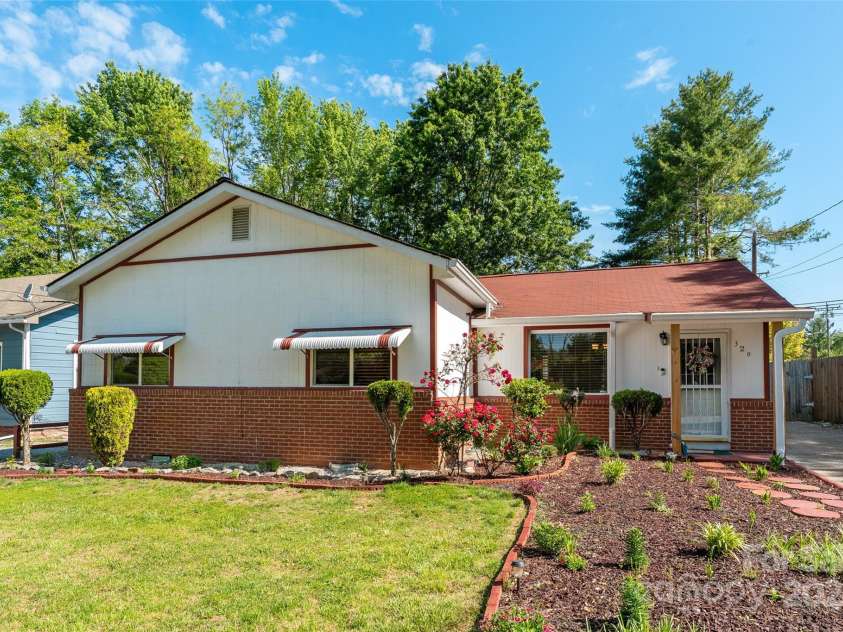 320 Hillview Boulevard, Hendersonville, NC 28792.  MLS# CAR4256548, YatesRealty ID 15381. 