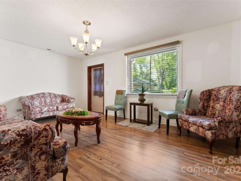 320 Hillview Boulevard, Hendersonville, NC 28792.  MLS# CAR4256548, YatesRealty ID 15381. 