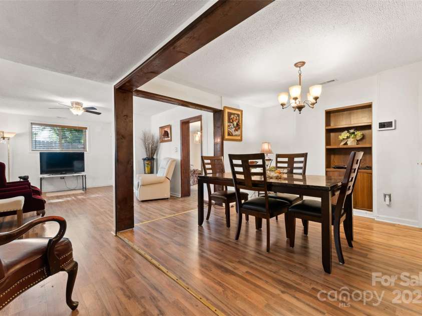 320 Hillview Boulevard, Hendersonville, NC 28792.  MLS# CAR4256548, YatesRealty ID 15381. 