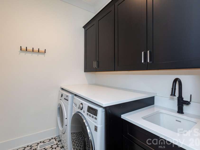 124 Direct Drive, Mooresville, NC 28117.  MLS# CAR4359656, YatesRealty ID 15382. 