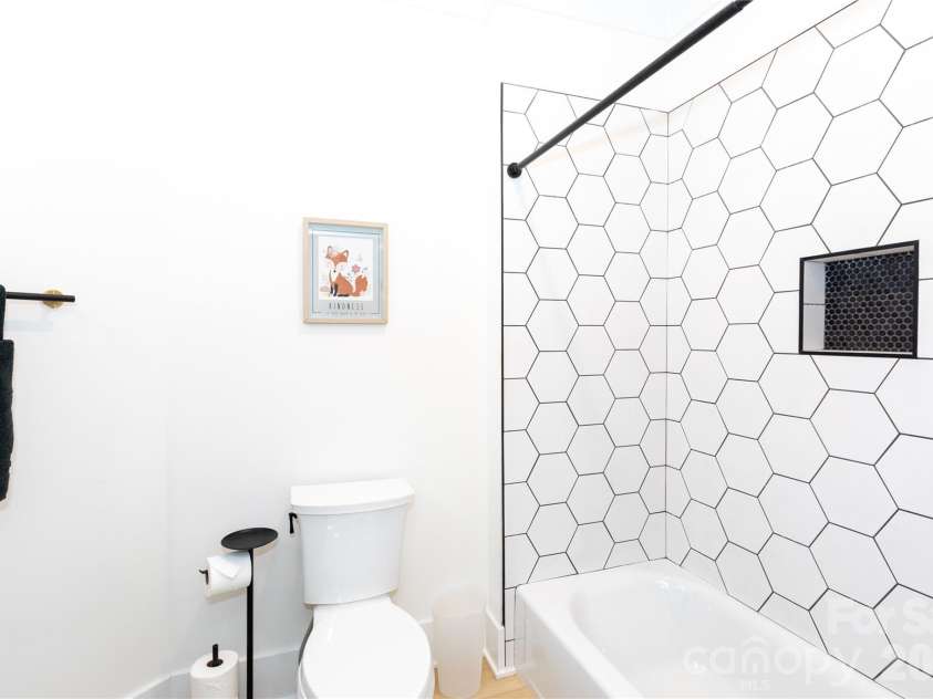 124 Direct Drive, Mooresville, NC 28117.  MLS# CAR4359656, YatesRealty ID 15382. Ensuite bathroom