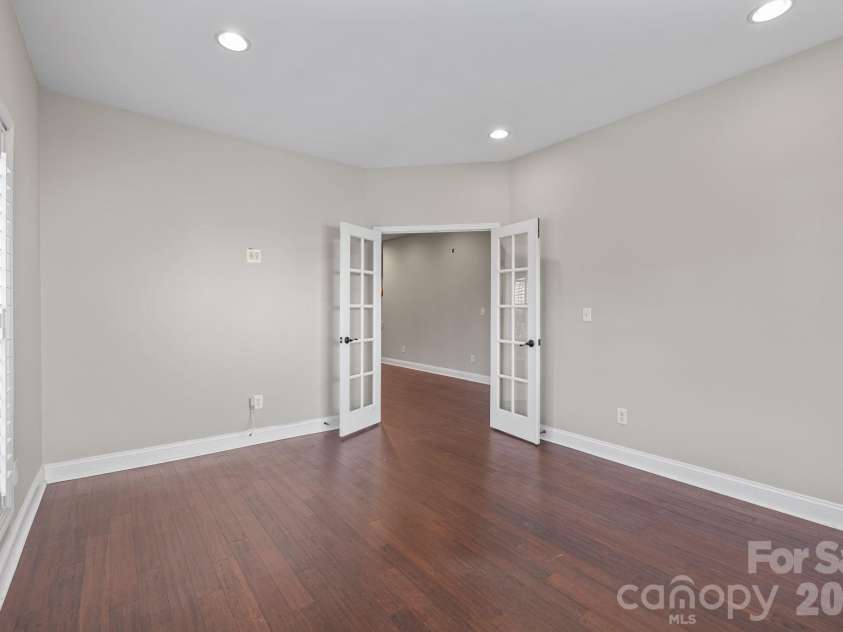 6226 Hermsley Road, Charlotte, NC 28278.  MLS# CAR4347023, YatesRealty ID 15383. 
