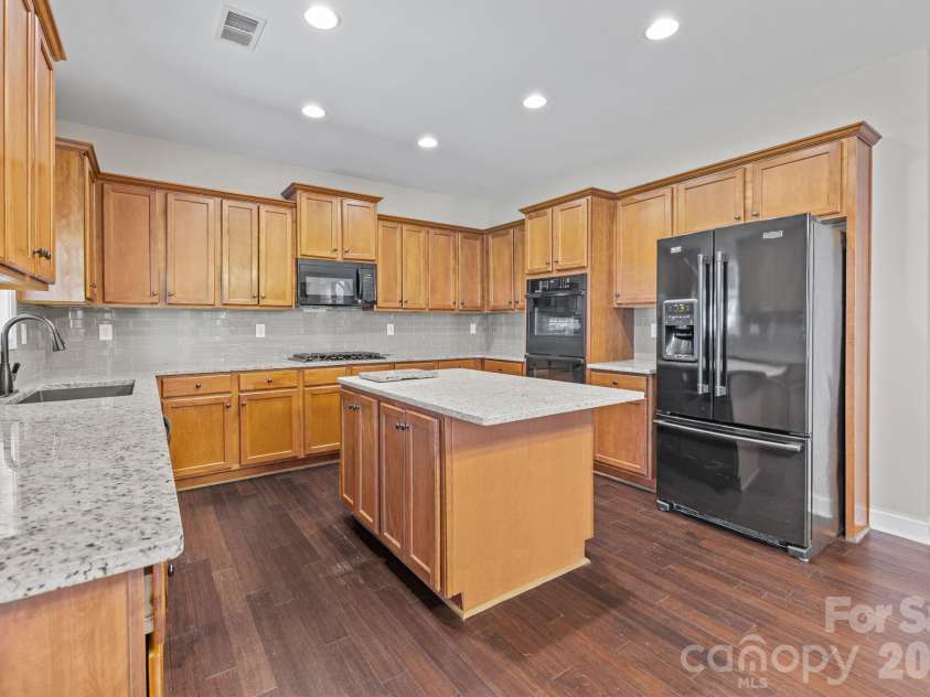 6226 Hermsley Road, Charlotte, NC 28278.  MLS# CAR4347023, YatesRealty ID 15383. 