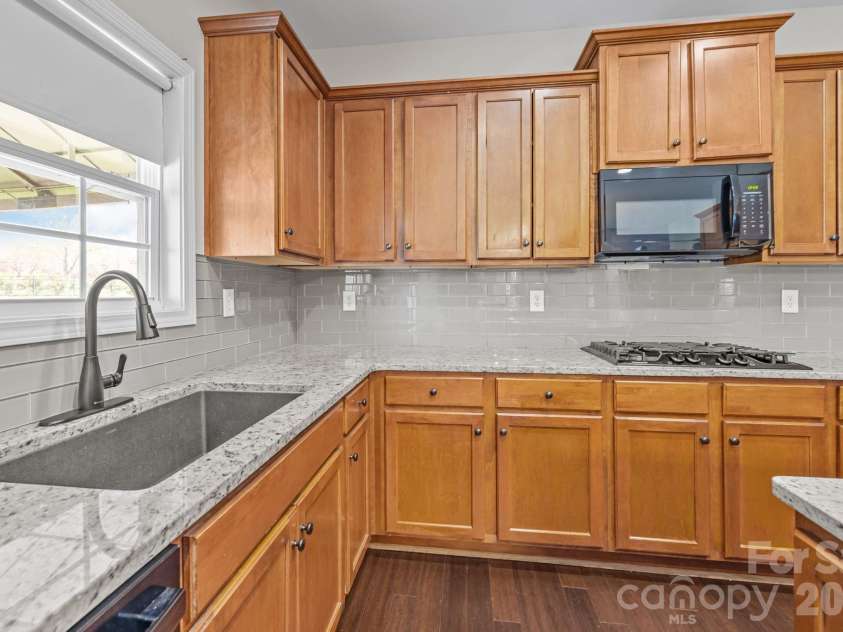 6226 Hermsley Road, Charlotte, NC 28278.  MLS# CAR4347023, YatesRealty ID 15383. 