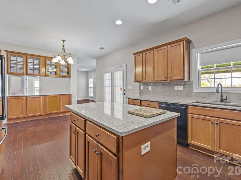 6226 Hermsley Road, Charlotte, NC 28278.  MLS# CAR4347023, YatesRealty ID 15383. 