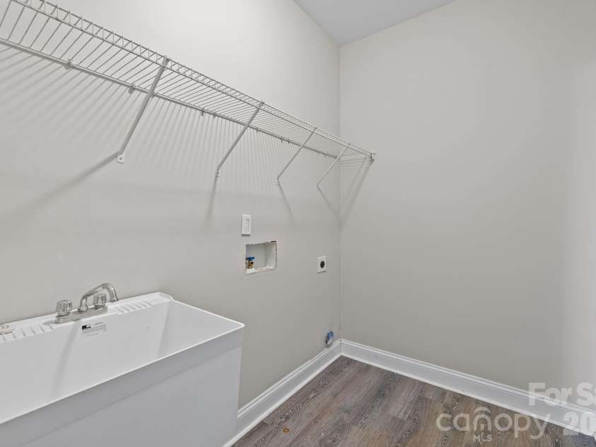 6226 Hermsley Road, Charlotte, NC 28278.  MLS# CAR4347023, YatesRealty ID 15383. 