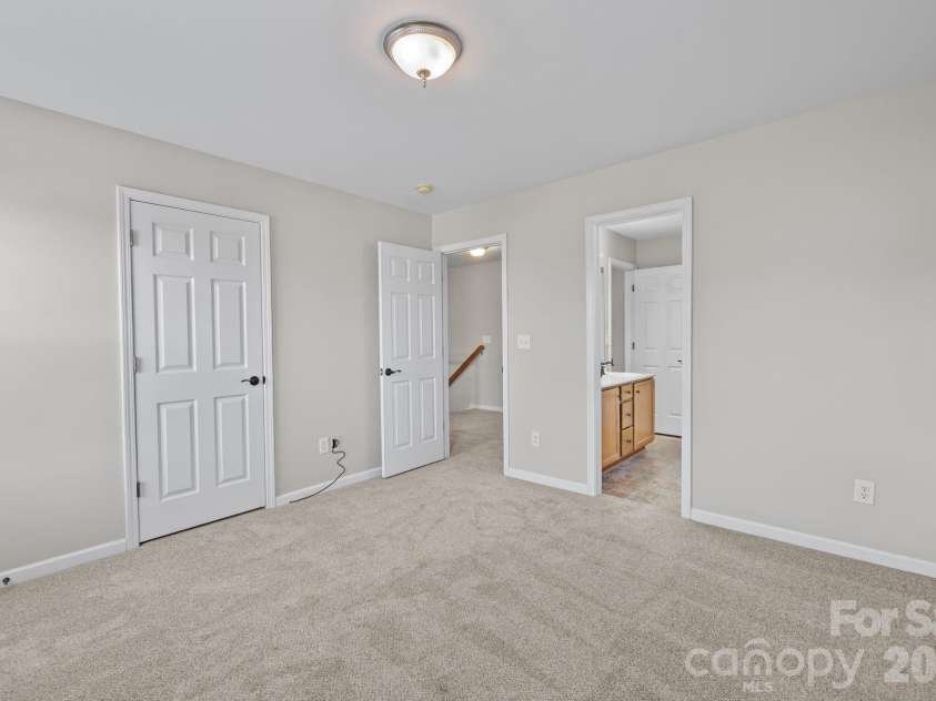 6226 Hermsley Road, Charlotte, NC 28278.  MLS# CAR4347023, YatesRealty ID 15383. 