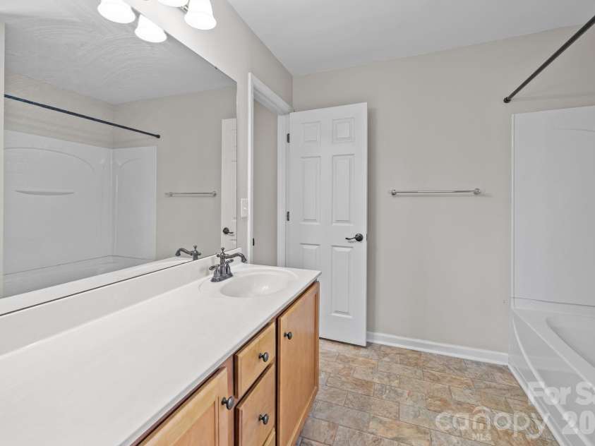 6226 Hermsley Road, Charlotte, NC 28278.  MLS# CAR4347023, YatesRealty ID 15383. 