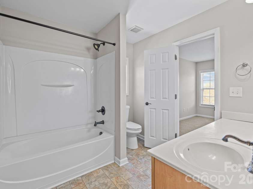 6226 Hermsley Road, Charlotte, NC 28278.  MLS# CAR4347023, YatesRealty ID 15383. 