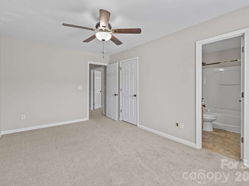 6226 Hermsley Road, Charlotte, NC 28278.  MLS# CAR4347023, YatesRealty ID 15383. 
