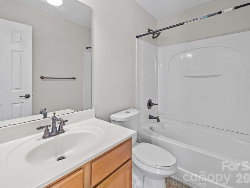6226 Hermsley Road, Charlotte, NC 28278.  MLS# CAR4347023, YatesRealty ID 15383. 