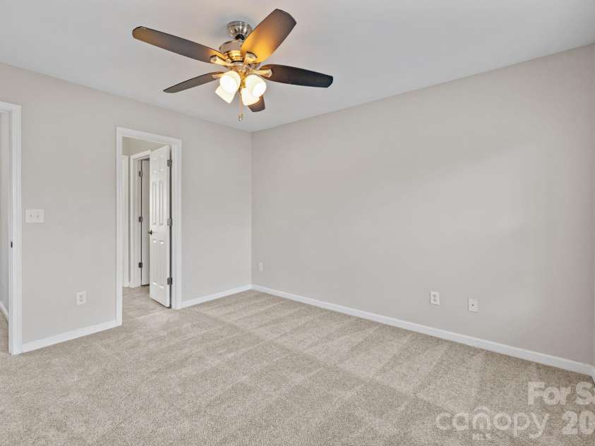 6226 Hermsley Road, Charlotte, NC 28278.  MLS# CAR4347023, YatesRealty ID 15383. 