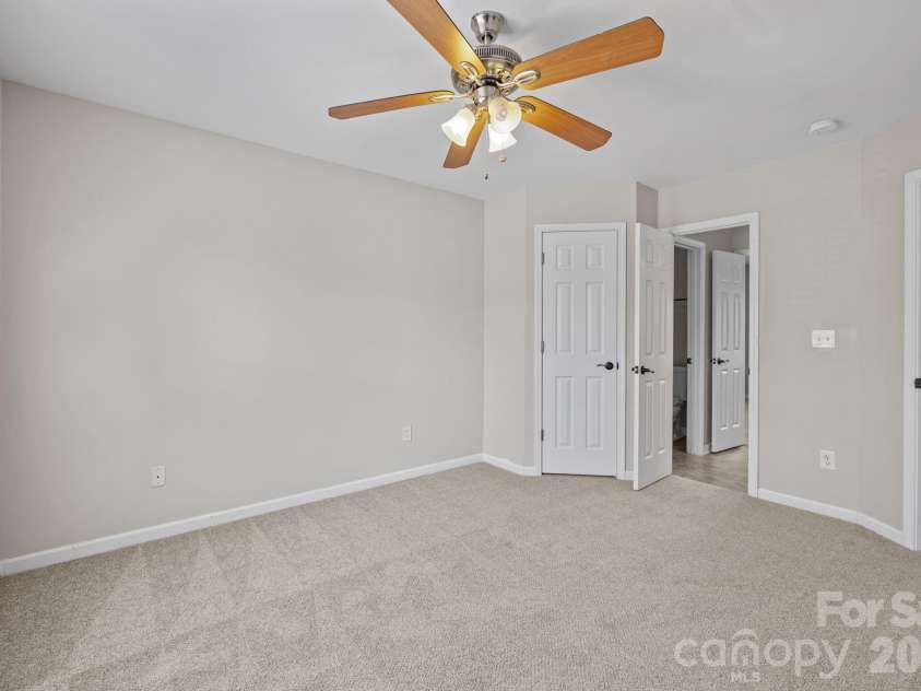 6226 Hermsley Road, Charlotte, NC 28278.  MLS# CAR4347023, YatesRealty ID 15383. 