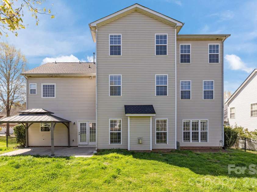 6226 Hermsley Road, Charlotte, NC 28278.  MLS# CAR4347023, YatesRealty ID 15383. 