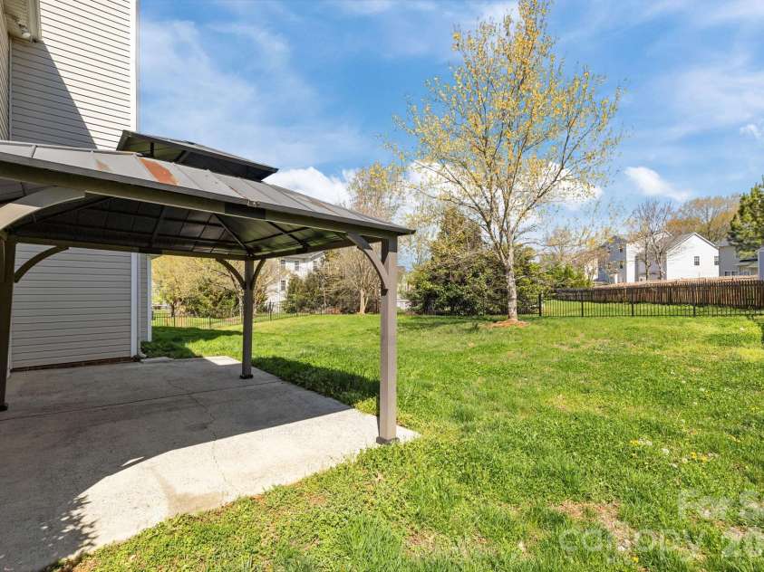 6226 Hermsley Road, Charlotte, NC 28278.  MLS# CAR4347023, YatesRealty ID 15383. 