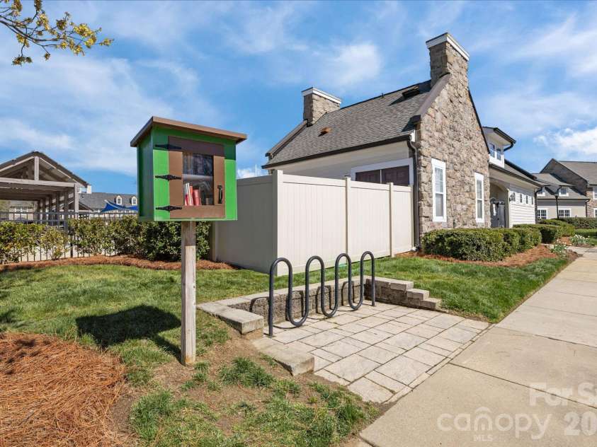 6226 Hermsley Road, Charlotte, NC 28278.  MLS# CAR4347023, YatesRealty ID 15383. 