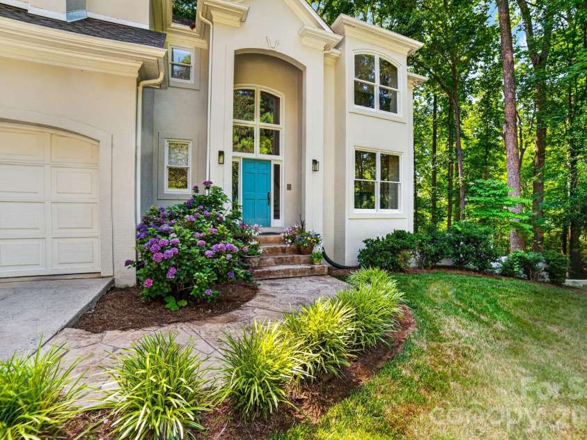 20011 Chapel Point Lane, Cornelius, NC 28031.  MLS# CAR4359477, YatesRealty ID 15384. 