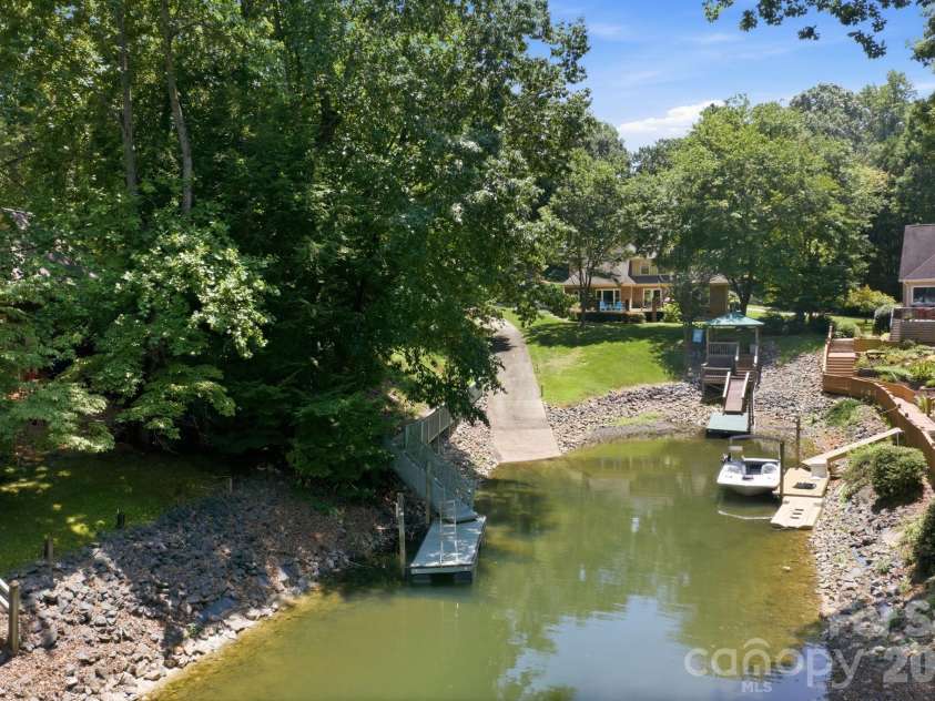 20011 Chapel Point Lane, Cornelius, NC 28031.  MLS# CAR4400824, YatesRealty ID 15384. 