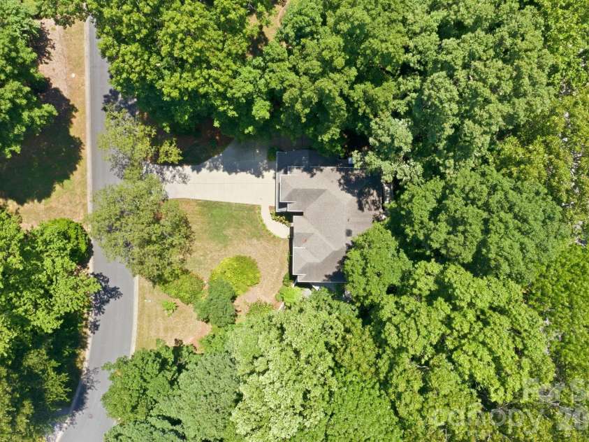 20011 Chapel Point Lane, Cornelius, NC 28031.  MLS# CAR4400824, YatesRealty ID 15384. 