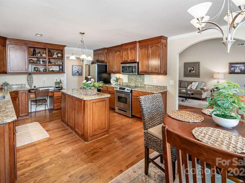 5400 Old Town Lane, Gastonia, NC 28056.  MLS# CAR4239615, YatesRealty ID 15384. Kitchen