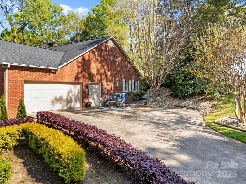 961 Confederate Avenue, Salisbury, NC 28144.  MLS# CAR4256433, YatesRealty ID 15385. 