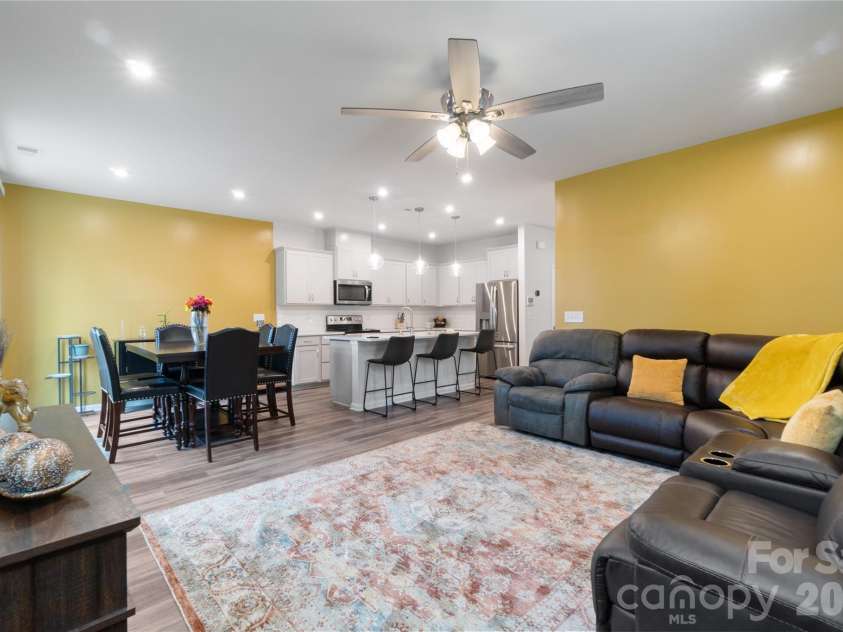 8032 Overmeadow Lane, Charlotte, NC 28269.  MLS# CAR4360268, YatesRealty ID 15386. 
