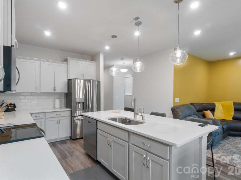 8032 Overmeadow Lane, Charlotte, NC 28269.  MLS# CAR4360268, YatesRealty ID 15386. 