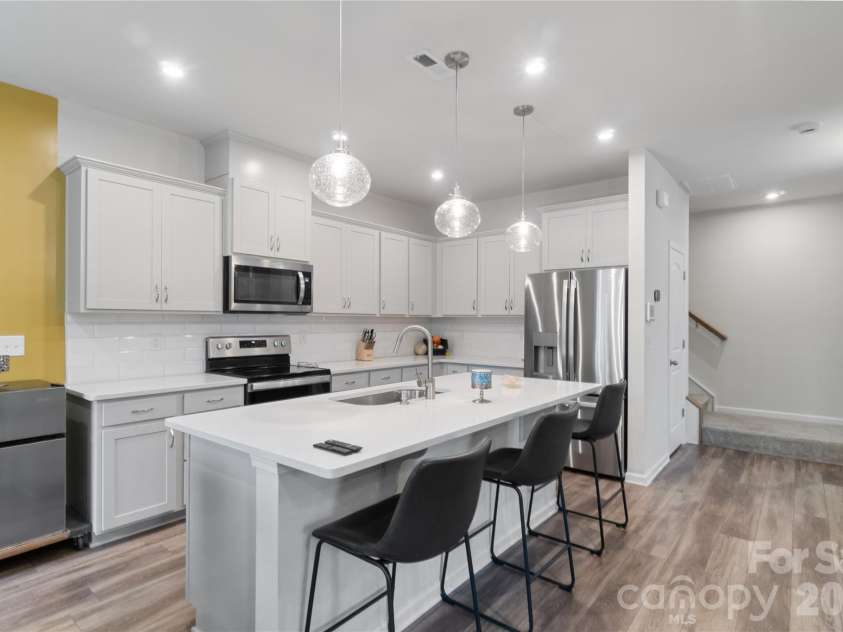 8032 Overmeadow Lane, Charlotte, NC 28269.  MLS# CAR4360268, YatesRealty ID 15386. 