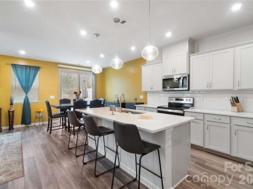8032 Overmeadow Lane, Charlotte, NC 28269.  MLS# CAR4360268, YatesRealty ID 15386. 