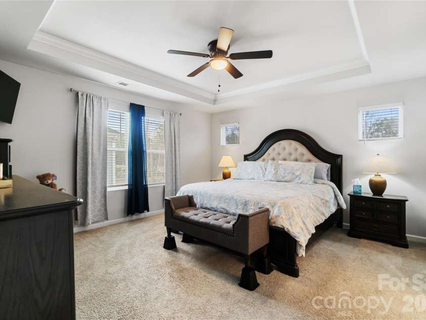 8032 Overmeadow Lane, Charlotte, NC 28269.  MLS# CAR4360268, YatesRealty ID 15386. 