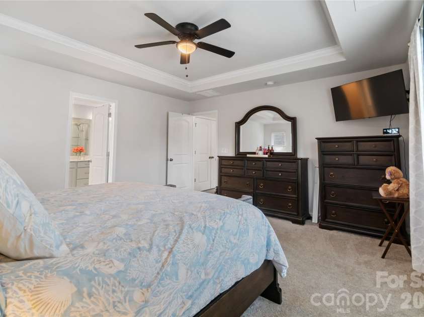 8032 Overmeadow Lane, Charlotte, NC 28269.  MLS# CAR4360268, YatesRealty ID 15386. 
