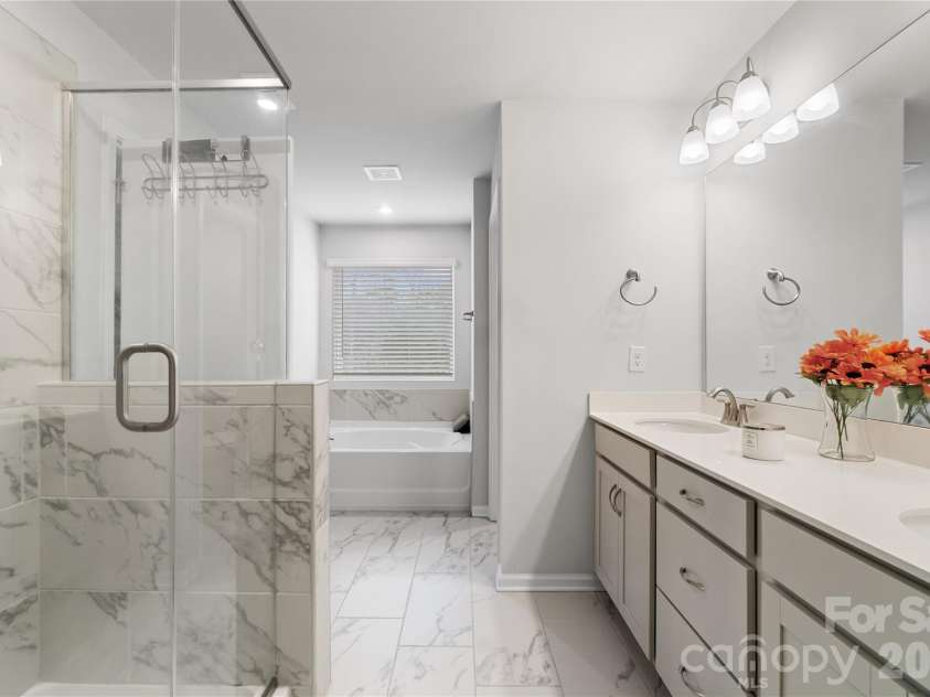 8032 Overmeadow Lane, Charlotte, NC 28269.  MLS# CAR4360268, YatesRealty ID 15386. 
